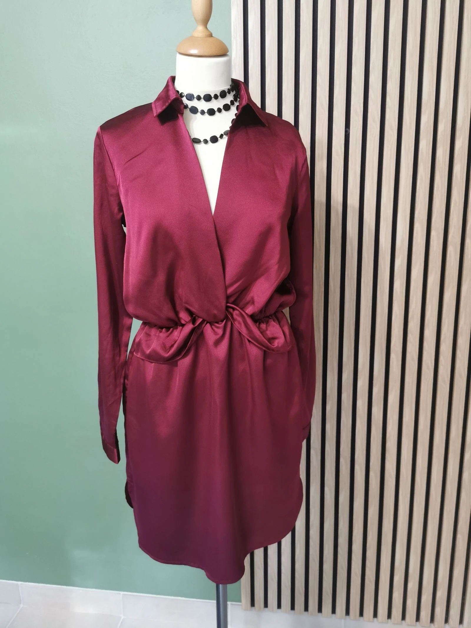 Robe bordeaux Prettylittlething 